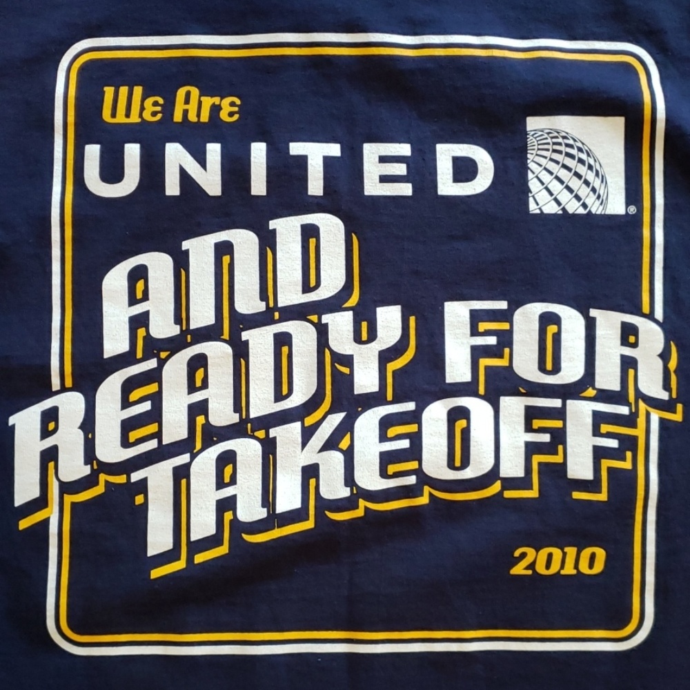 United Airlines Very Rare 2010 tshirt. L